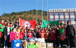 焦点注册收到“助力老区、关爱助学”锦旗